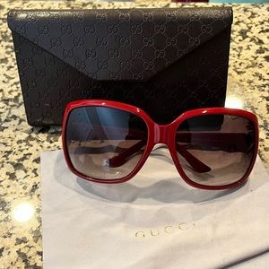 Gucci Oversized Sunglasses in red